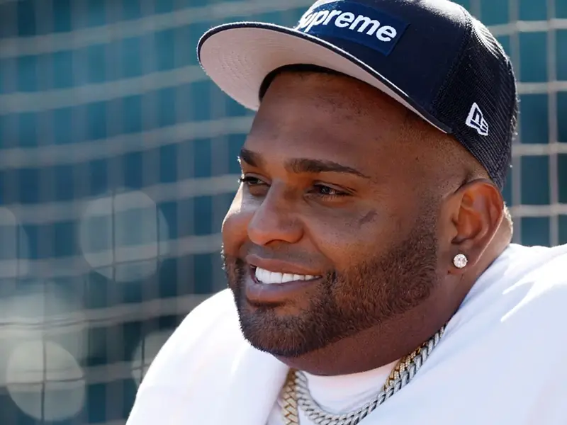 Pablo Sandoval sets a worldwide record by hitting a 'Moneyball' 6-run homer in the Baseball United League